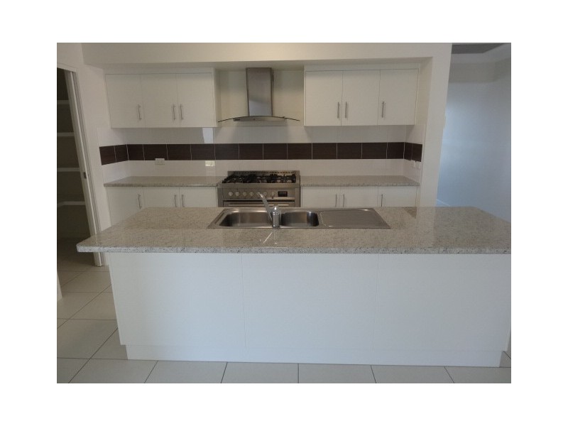 11 Silk Road, Bowen QLD 4805