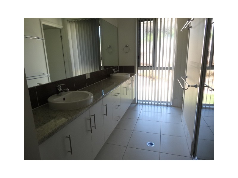 11 Silk Road, Bowen QLD 4805