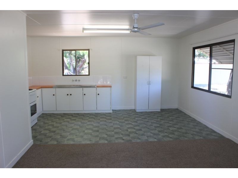 18 Argyle Street, Bowen QLD 4805