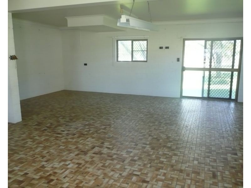 21 Reynolds Street, Bowen QLD 4805