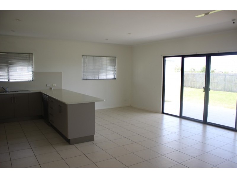 18 Banks Drive, Bowen QLD 4805