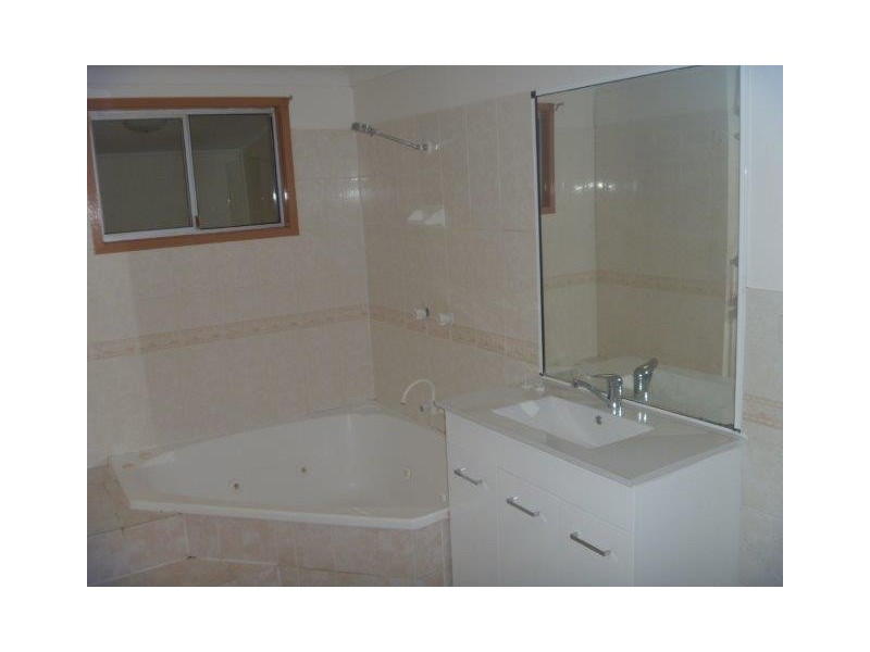 16 Korah Street, Bowen QLD 4805