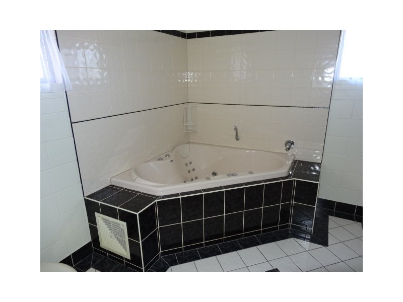 75 Flemington Road, Bowen QLD 4805