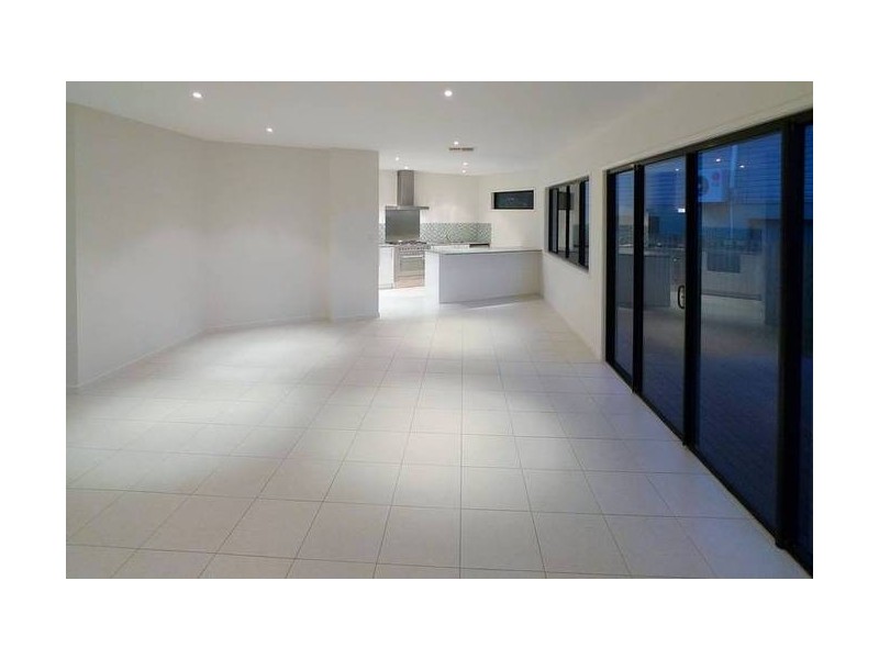 1/11 Field Street, Bowen QLD 4805