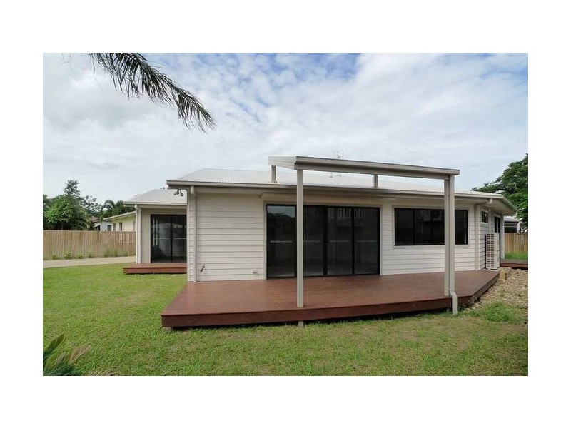 1/11 Field Street, Bowen QLD 4805
