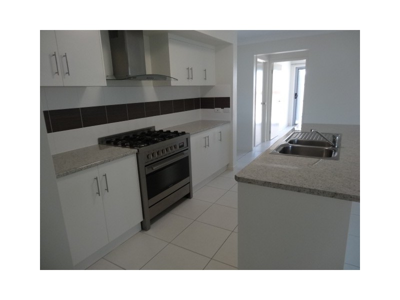 11 Silk Road, Bowen QLD 4805