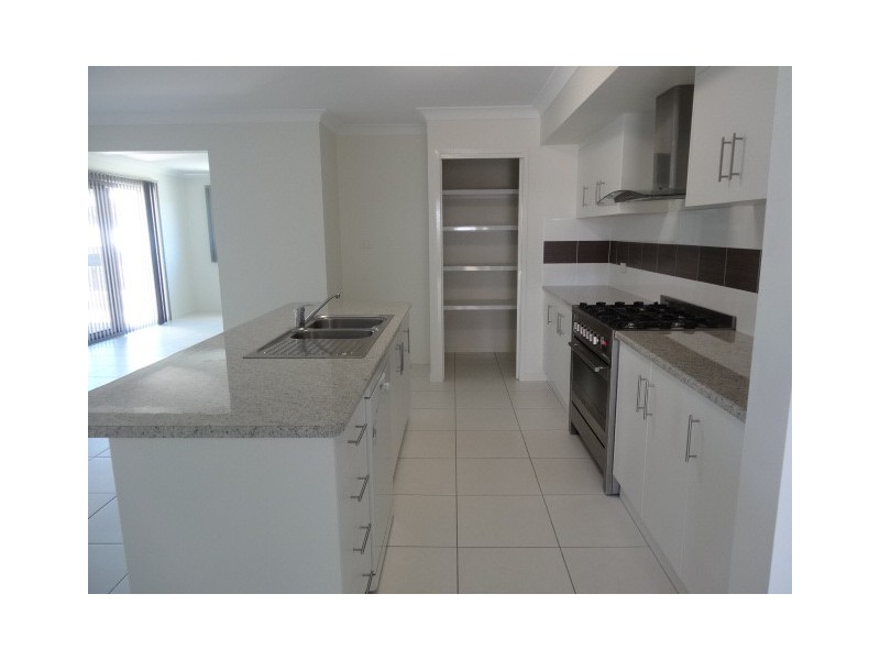 11 Silk Road, Bowen QLD 4805