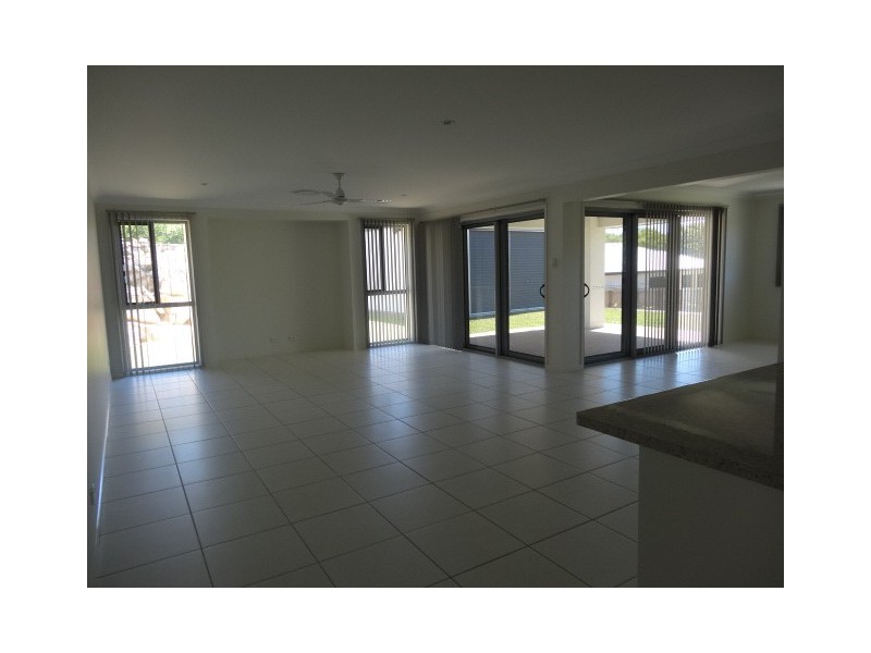 11 Silk Road, Bowen QLD 4805