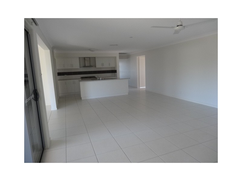 11 Silk Road, Bowen QLD 4805