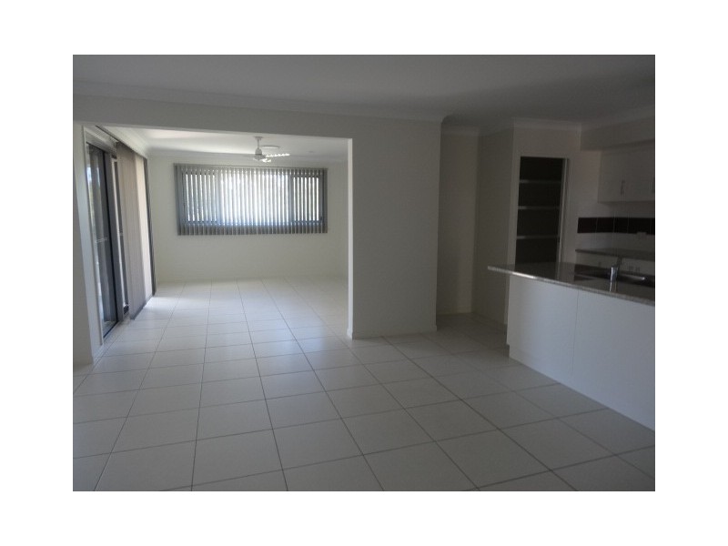 11 Silk Road, Bowen QLD 4805