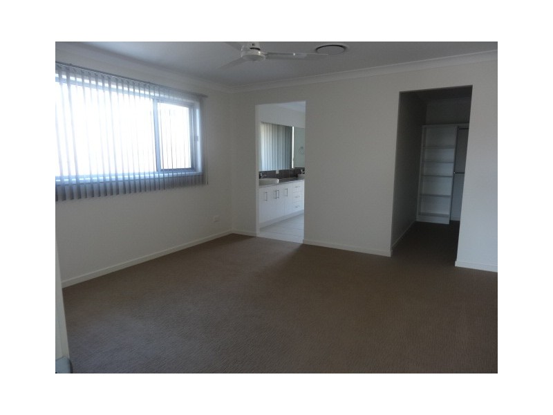 11 Silk Road, Bowen QLD 4805