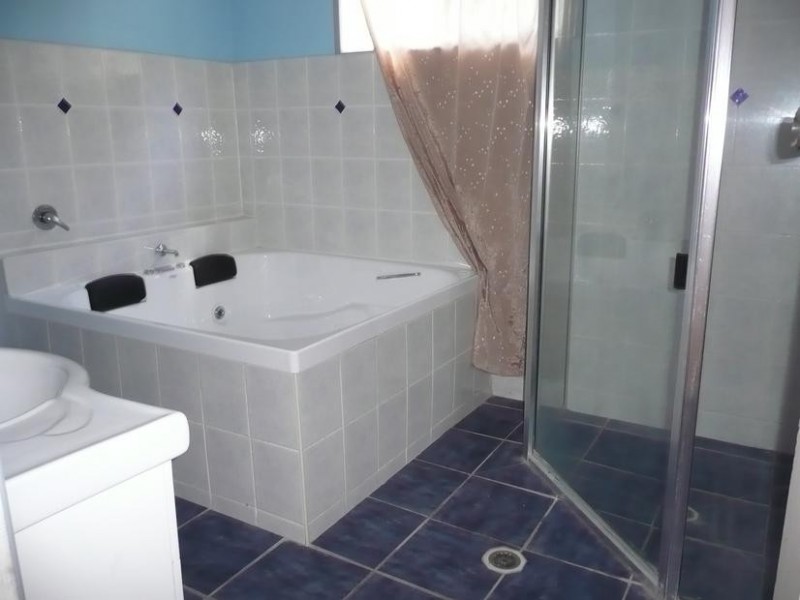 4 Poole Street, Bowen QLD 4805