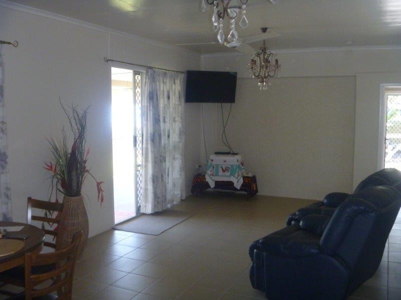 77 Whyte Avenue, Bowen QLD 4805