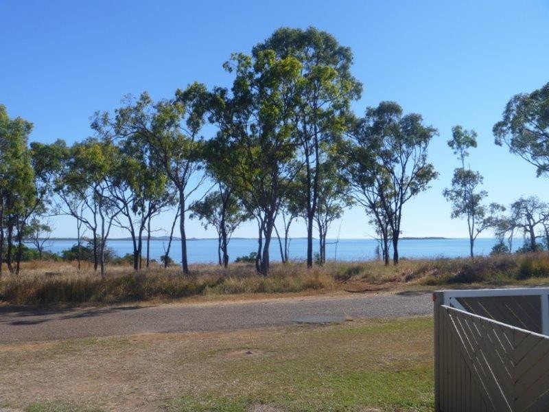 77 Whyte Avenue, Bowen QLD 4805