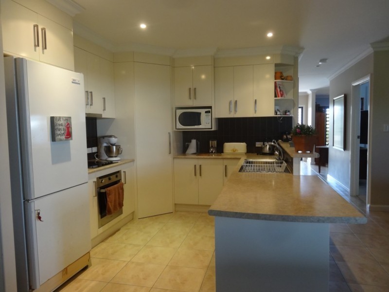 14 Lemon Grove, Bowen QLD 4805