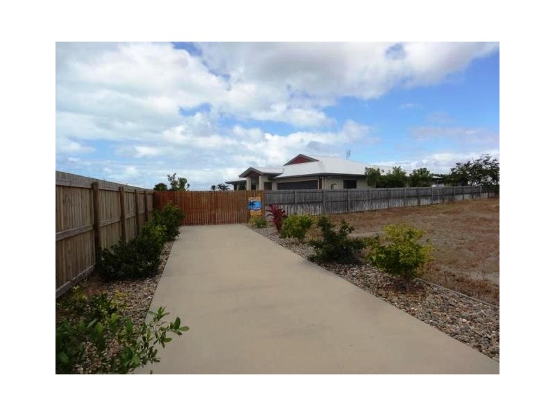 14 Lemon Grove, Bowen QLD 4805