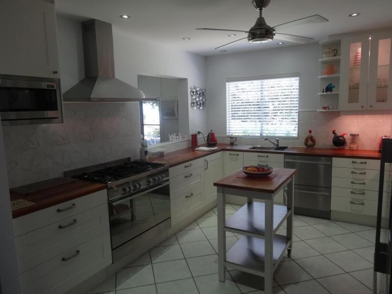 2 Baxter Avenue, Bowen QLD 4805