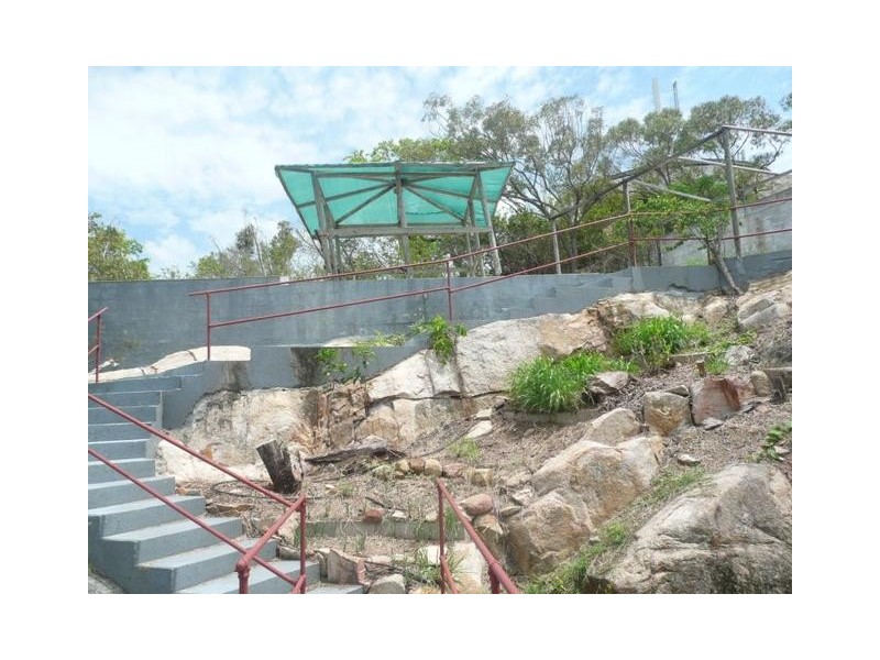 1/12 Poinciana Drive, Bowen QLD 4805