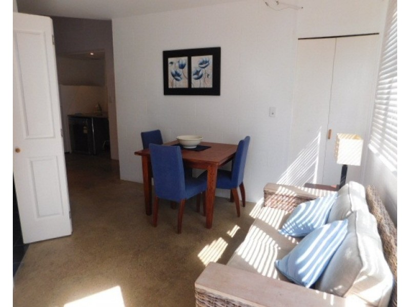 4/8 Pandanus Street, Bowen QLD 4805