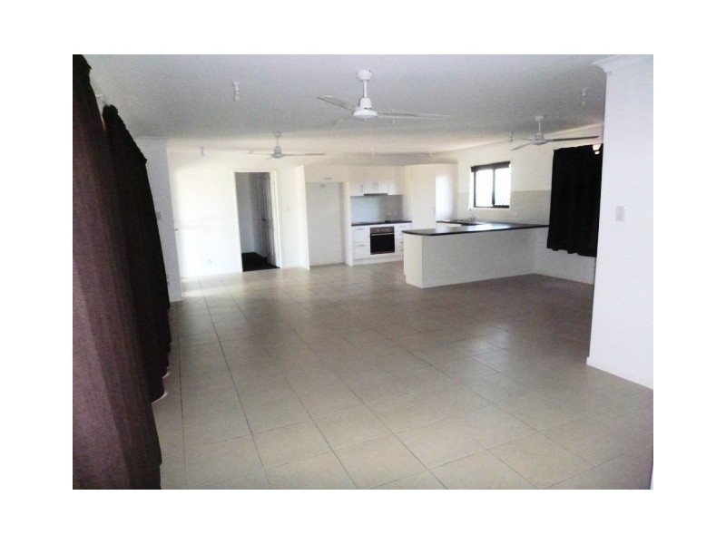 8 Schilling Court, Bowen QLD 4805