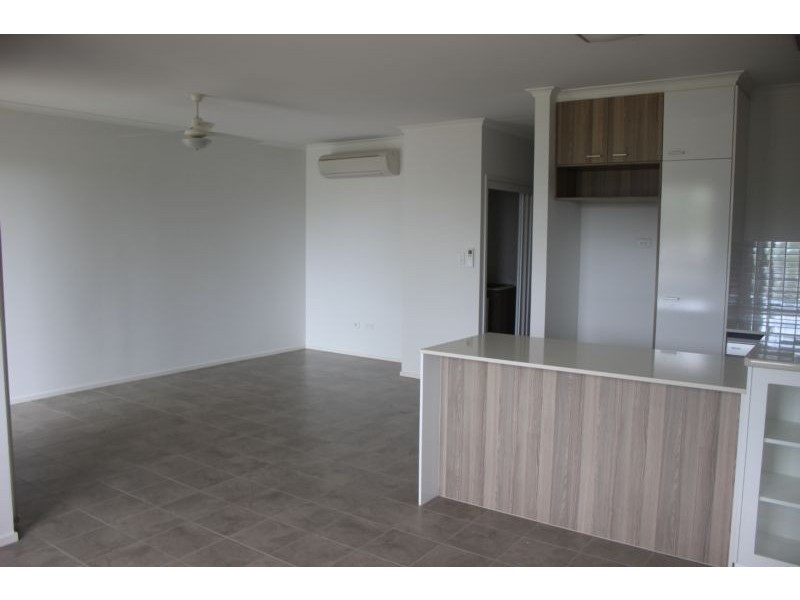 11/10 Williams Street, Bowen QLD 4805