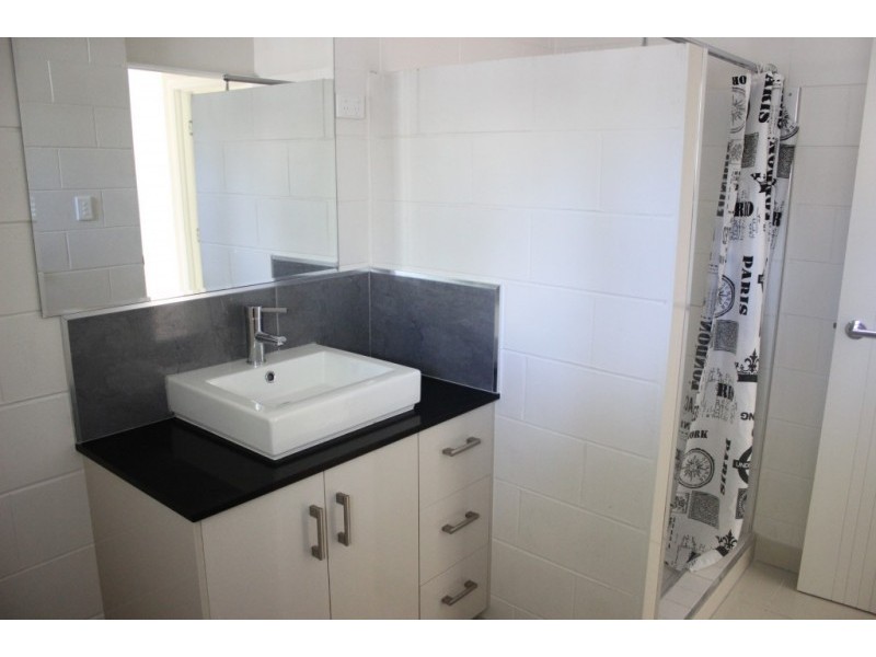 1/89 Powell Street, Bowen QLD 4805