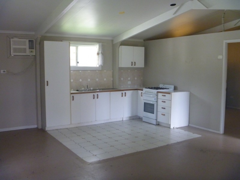 25 Pitcain Avenue, Brisk Bay, Bowen QLD 4805
