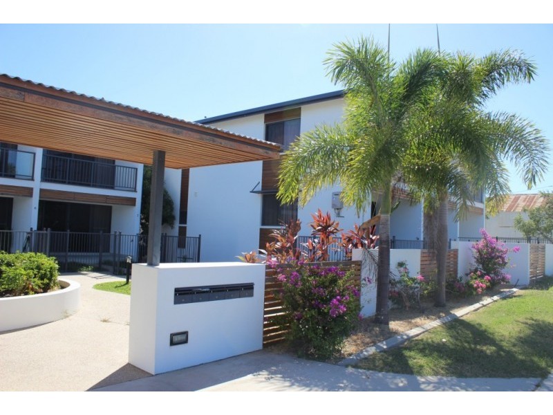 10/74a Powell Street, Bowen QLD 4805