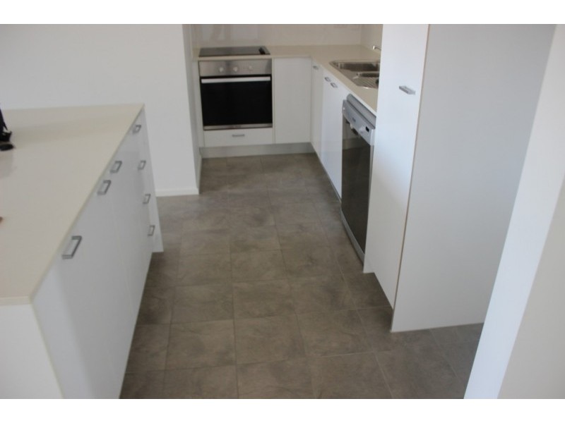 2/10 Williams Street, Bowen QLD 4805