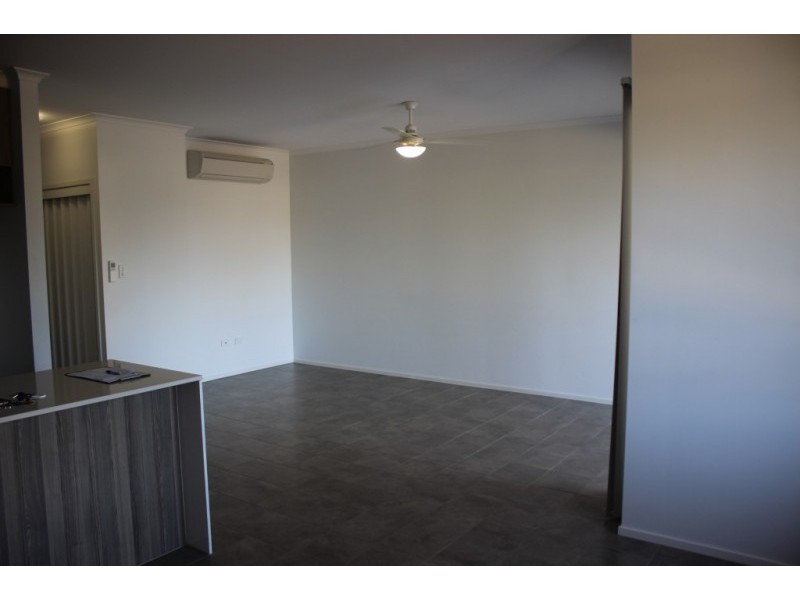 4/10 Williams Street, Bowen QLD 4805