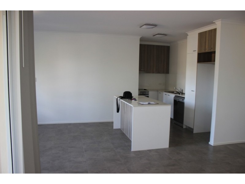 4/10 Williams Street, Bowen QLD 4805