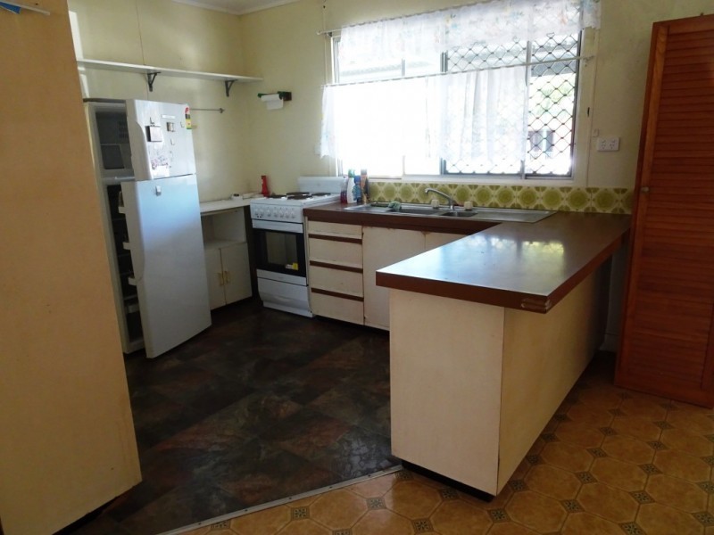 13 Rosshall Street, Bowen QLD 4805