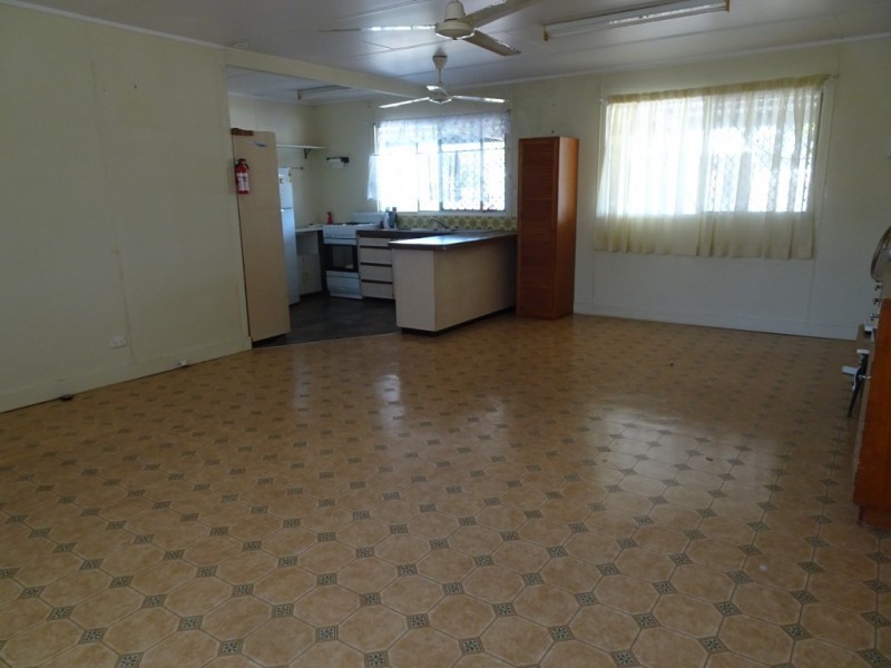 13 Rosshall Street, Bowen QLD 4805