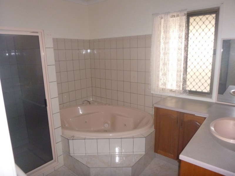 132 Hillview Road, Bowen QLD 4805