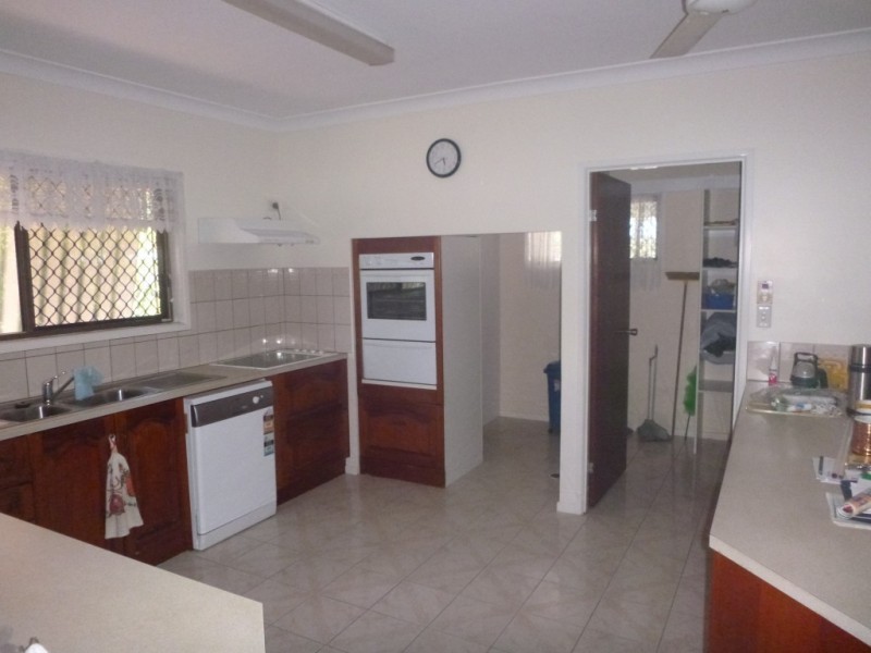 132 Hillview Road, Bowen QLD 4805
