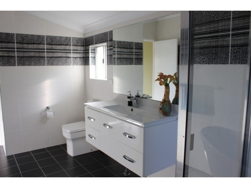 24 Sinclair Street, Bowen QLD 4805