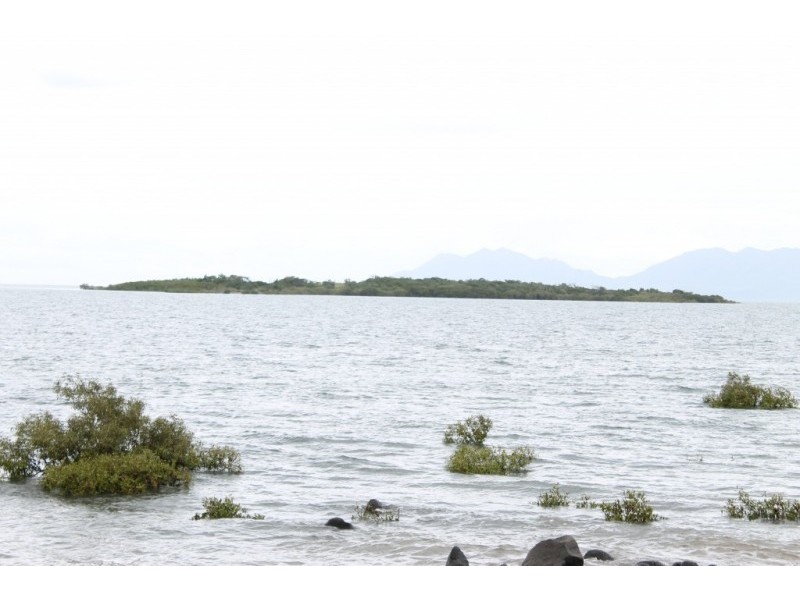 22 Baxter Avenue, Brisk Bay QLD 4805