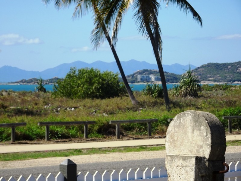 71 Queens Beach Esplanade, Bowen QLD 4805 Lawtos Barefoot Real Estate