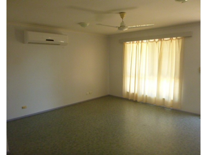 8 Salisbury Crescent, Bowen QLD 4805