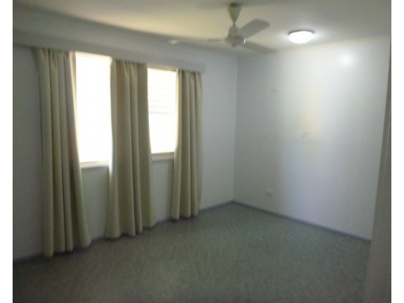 8 Salisbury Crescent, Bowen QLD 4805