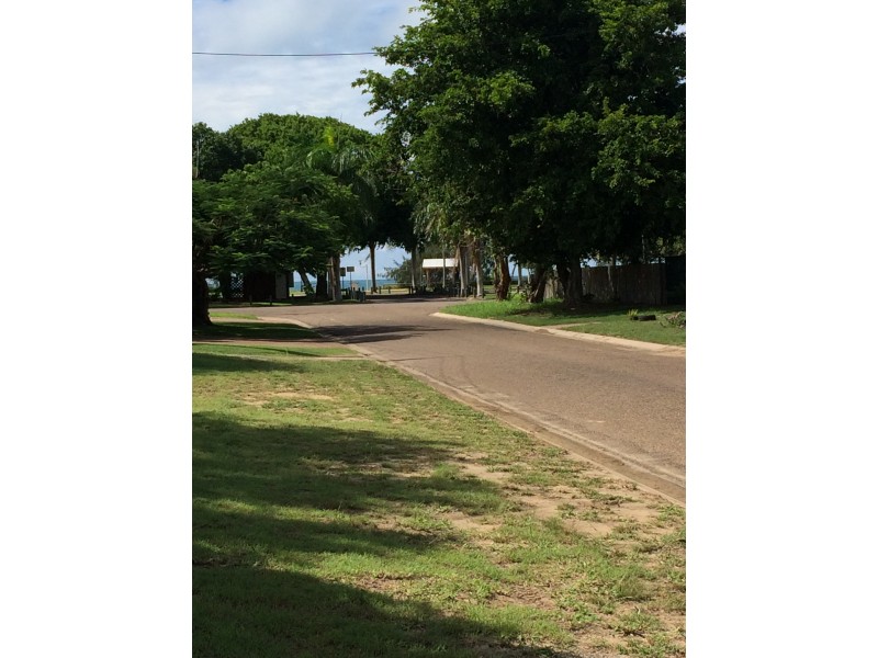 45 Holborne Street, Bowen QLD 4805