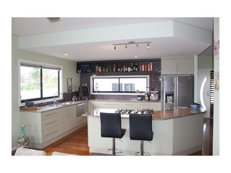 42 Whyte Avenue, Bowen QLD 4805
