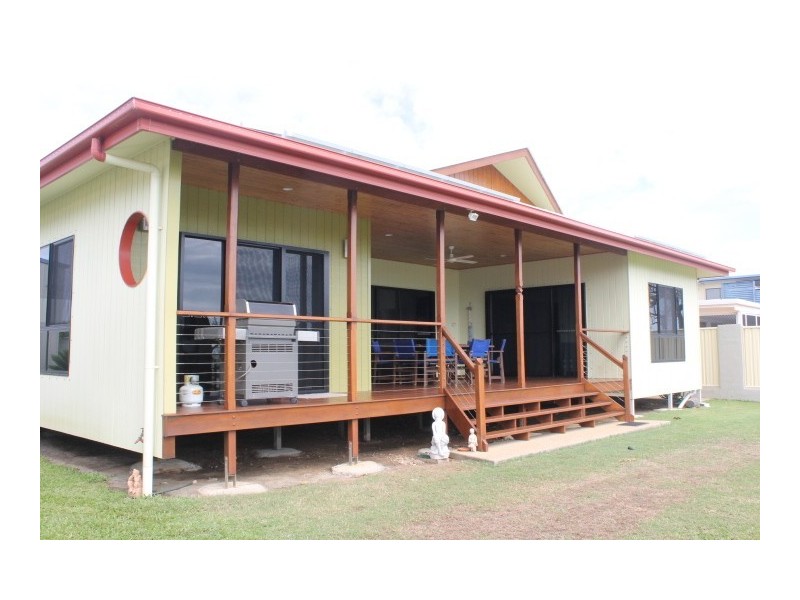 42 Whyte Avenue, Bowen QLD 4805