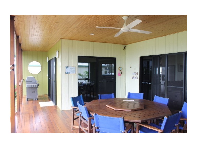 42 Whyte Avenue, Bowen QLD 4805