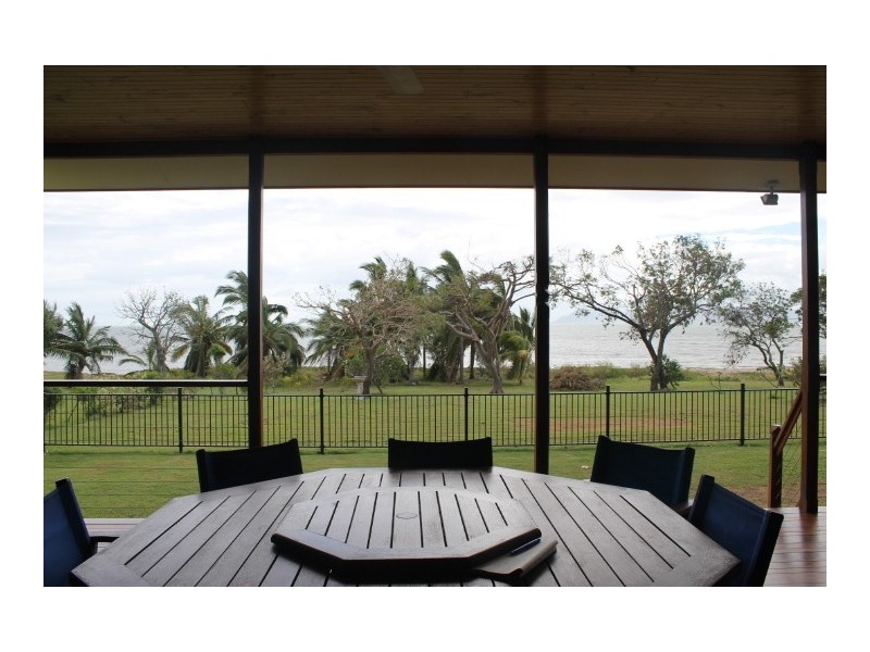 42 Whyte Avenue, Bowen QLD 4805