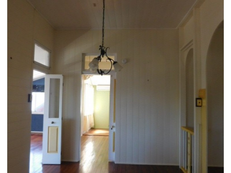 12 Hay Street, Bowen QLD 4805