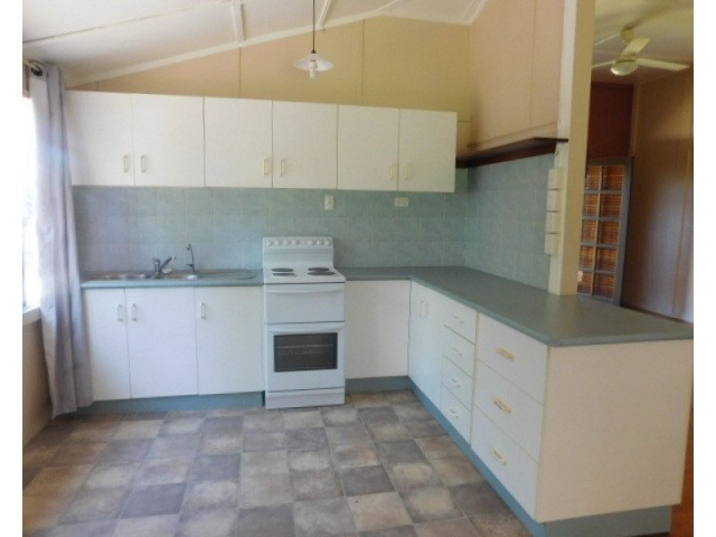 28 Tracey Street, Bowen QLD 4805