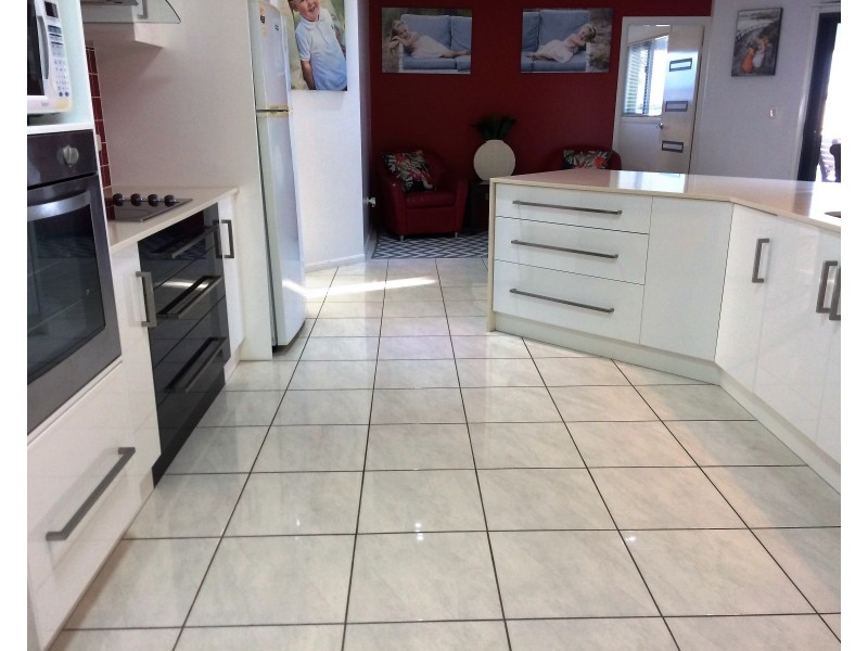 18 Reynolds Street, Bowen QLD 4805