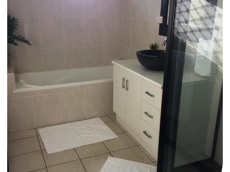 18 Reynolds Street, Bowen QLD 4805