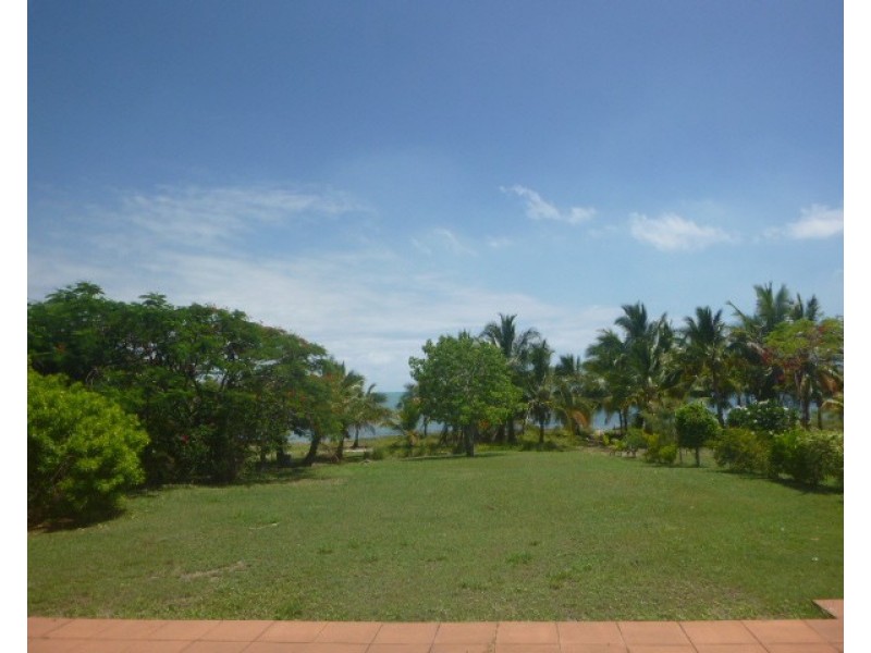 51 Edwards Esplanade, Brisk Bay QLD 4805